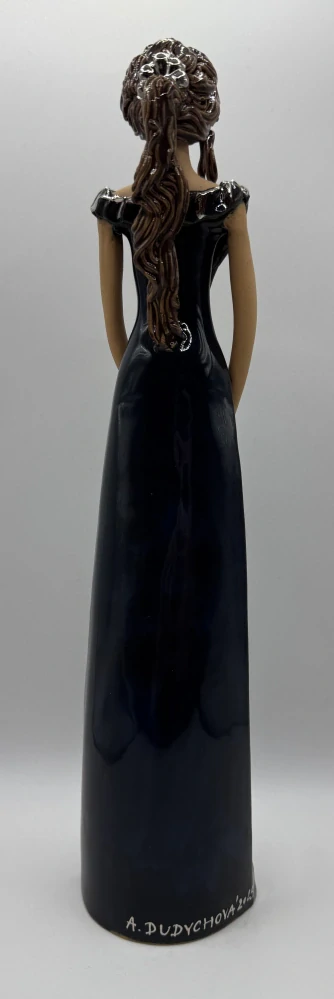 Dudychová Alena: Dívka v tmavých šatech