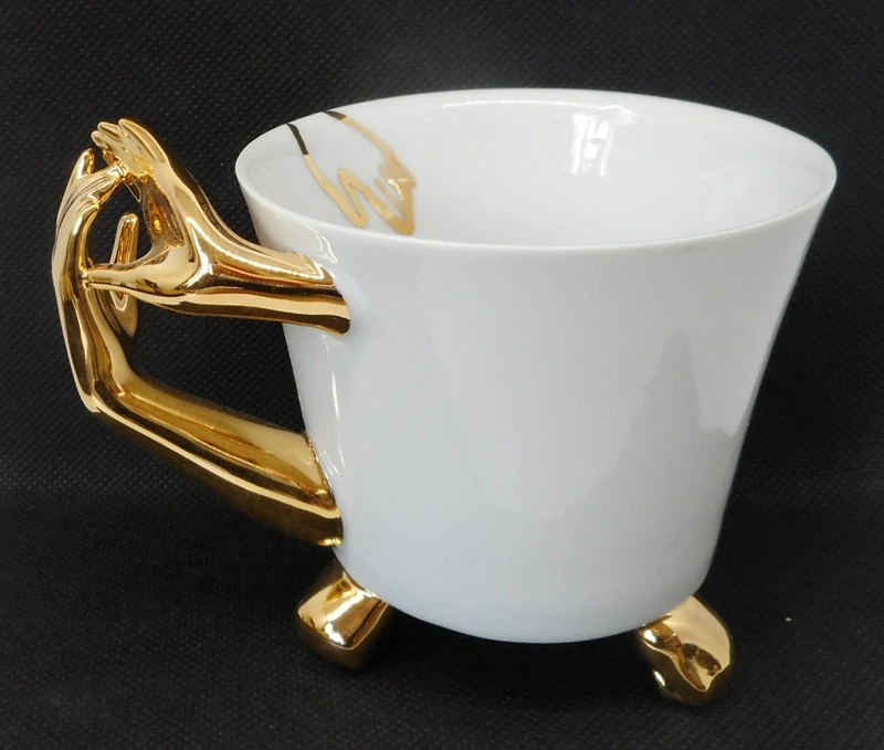 GOLDFINGER porcelán: Hrnek  Pěstičky – spojené ruce