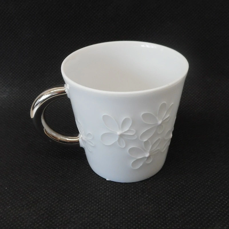 Linhartová Radka: Presso šálek EMA  - kytičky