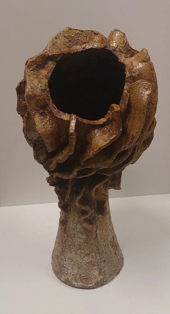 Nožičková Petra: Holka modrooká (květináč)