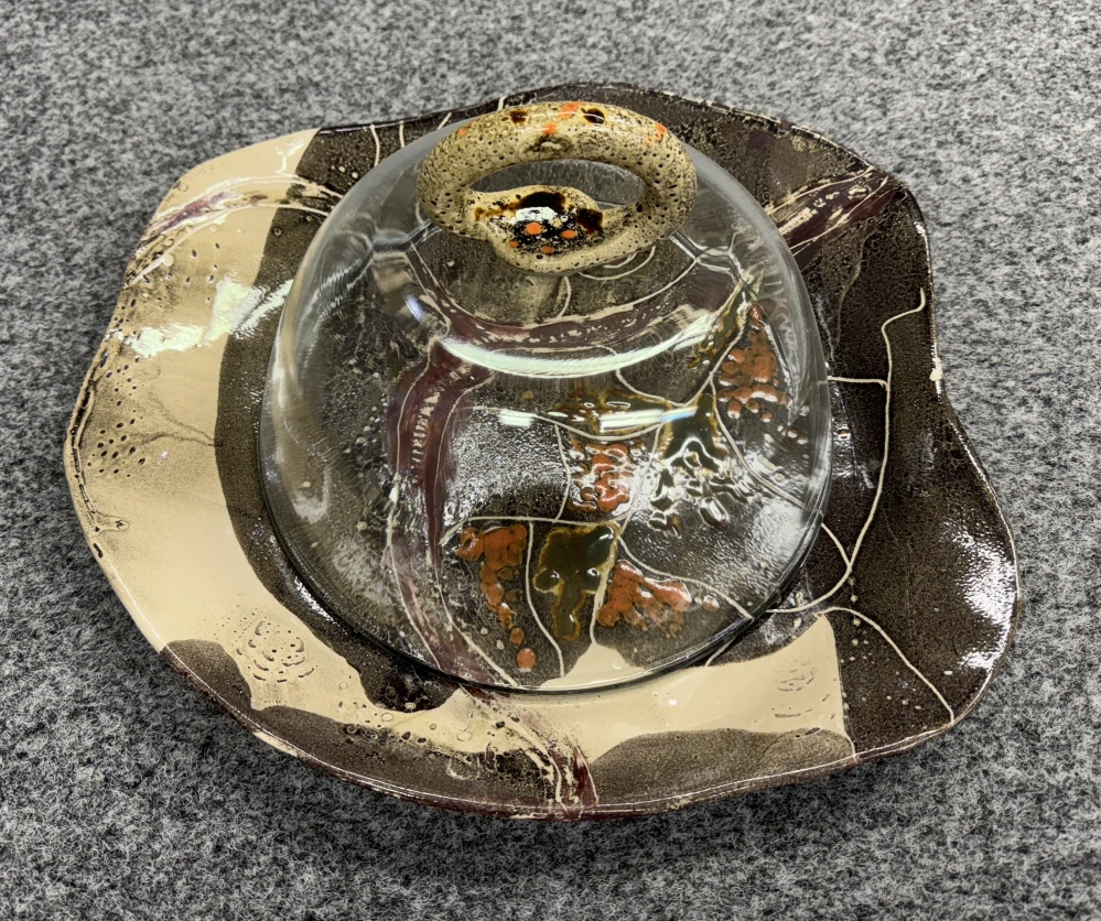 Strunová Gebrt Květuše: Tác a poklop