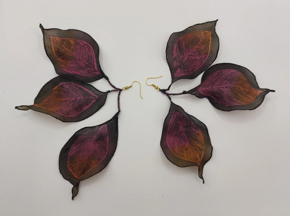 "Ruckl" Knoblochová Zuzana: Náušnice - Listy (růžovo-oranžové)