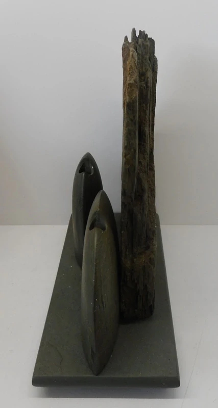 Doucha Jiří:  Dvě vázy před skálou z břidlice 