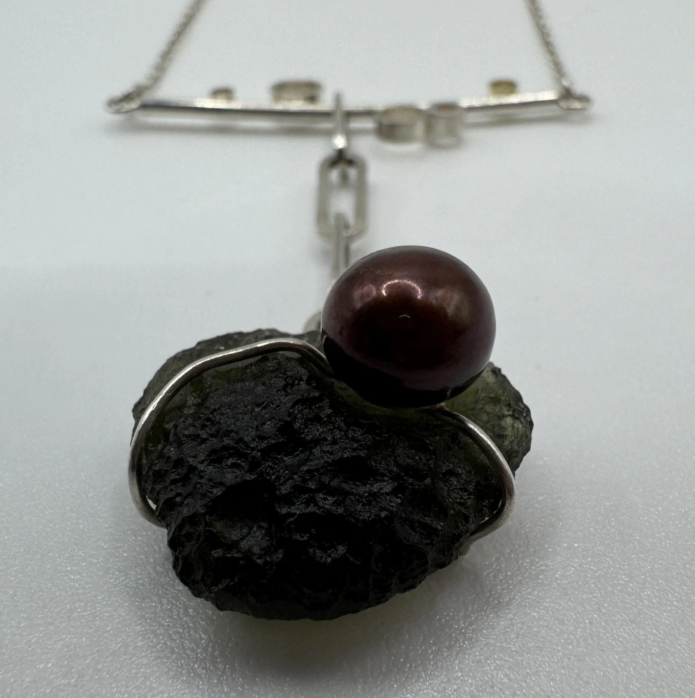 Tichá Andrea: Náhrdelník - Embrace