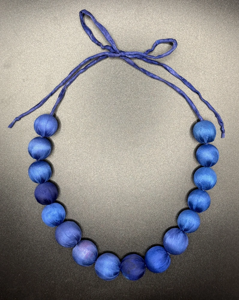 Ammerová Bohumila: Náhrdelník kuličky na šňůrce - modrý