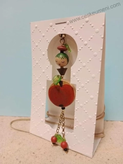 Halířová Dita: Panenka jablíčko - náhrdelník - přívěšek