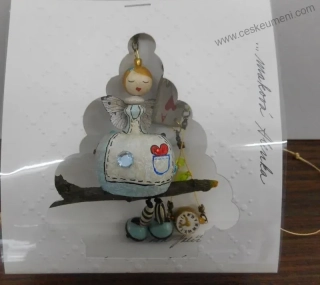 Halířová Dita: Alenka II. -  závěsná panenka z makovice