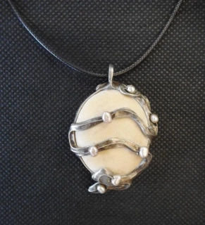 Brůnová Radka: náhrdelník  - Poznávám