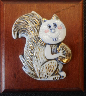 Motlíková Zuzana: Veverka s oříškem