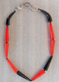Brodská Vladimíra: Náhrdelník krátký červenočerný