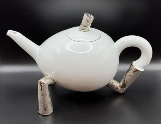 Linhartová Radka: Konvice trojnožka