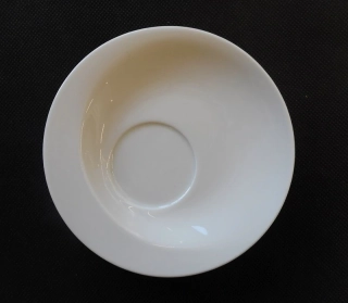 Linhartová Radka: Excentrický podšálek pod Presso šálek EMA 