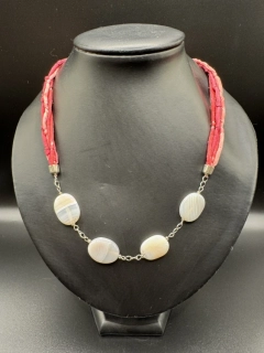 Ammerová Bohumila: Náhrdelník s minerály - červený (růženín)