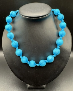 Ammerová Bohumila: Náhrdelník kuličky s uzlíky - modrý