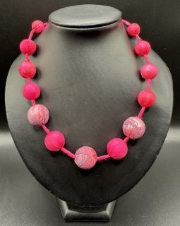 Ammerová Bohumila: Náhrdelník kuličky na šňůrce - růžový