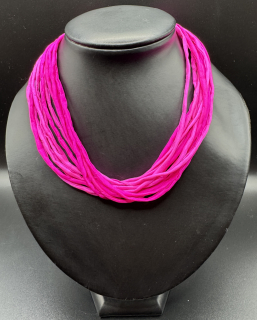 Ammerová Bohumila: Náhrdelník šňůrky - výrazně růžový