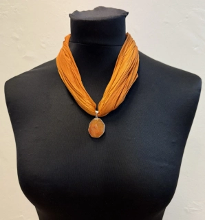 Ammerová Bohumila: Šátkový náhrdelník - Karneol
