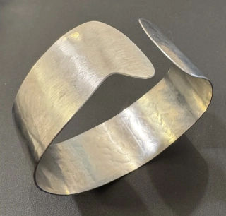 Lavičková Hana: Náramek široký (B)