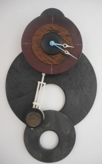 Doucha Jiří: Hodiny nástěnné břidlicové s kyvadlem