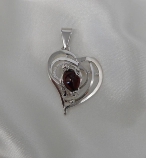 Kurfiřtová Štěpánka: Přívěšek - almandin