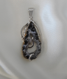 Kurfiřtová Štěpánka: Přívěšek - peříčkový achát