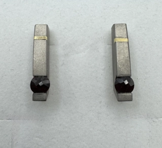 Votipka Karel: Náušnice - Almandin