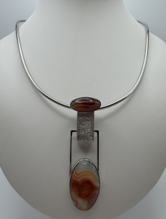 Votipka Karel: Náhrdelník - Achát