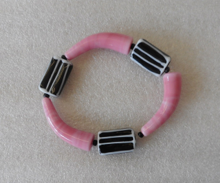 Brodská Vladimíra: Náramek růžový s proužkovými obdélníčky