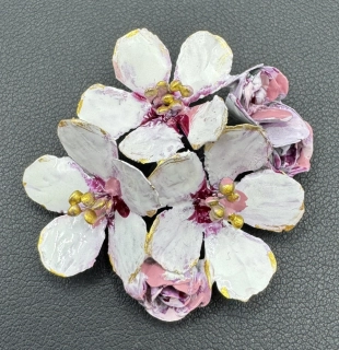 Novotná Veronika: Brož - Třešňový květ