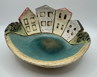 Trbušková Štěpánka: Miska s domky (F)
