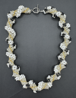 Bubílková Zuzana: Náhrdelník - Kroucený (II)