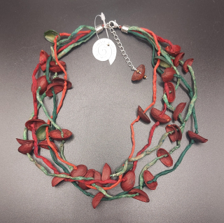Ammerová Bohumila: Náhrdelník hedvábí + pistácie - červenozelený