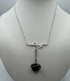 Tichá Andrea: Náhrdelník - Embrace