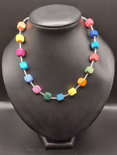 Ammerová Bohumila: Náhrdelník kostičky - vícebarevný