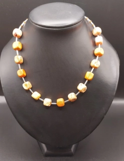 Ammerová Bohumila: Náhrdelník kostičky - oranžový žíhaný