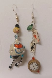 Halířová Dita: Náušnice makovice - Alenka v říši divů