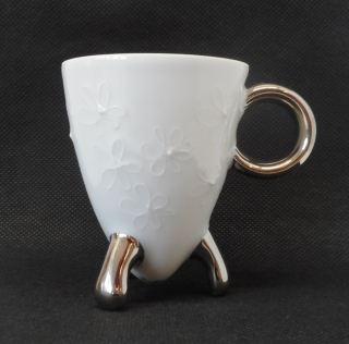 Linhartová Radka: Hrnek trojnožka - kytičky