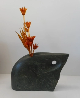 Doucha JIří: Břidlicová váza na sušiny