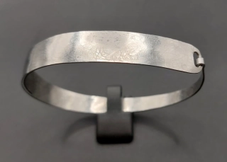 Lavičková Hana: Náramek tenký (II)