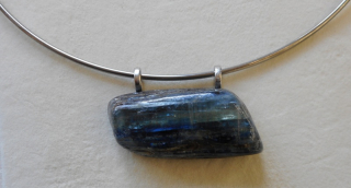 Horová Růžena: Náhrdelník - kyanit (disten)