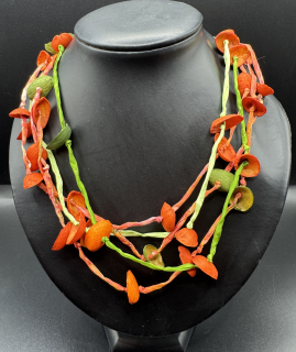 Ammerová Bohumila: Náhrdelník hedvábí + pistácie - oranžovo-zelený