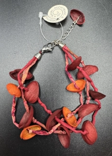 Ammerová Bohumila: Náramek hedvábí + pistácie - červeno-oranžový