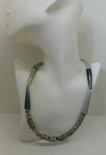 Brodská Vladimíra: Náhrdelník krátký šedý - kombinovaný