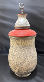 Plíhal Michal: Dóza s červeným víčkem